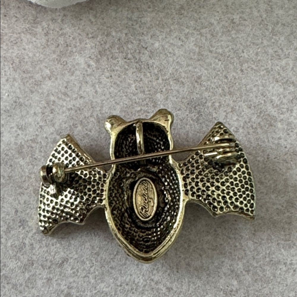 Crystal‎ Bat Brooch - Picture 5 of 5